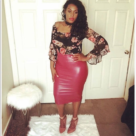 Faux Leather midi/Pencil Skirt🌹 - Picture 4 of 6